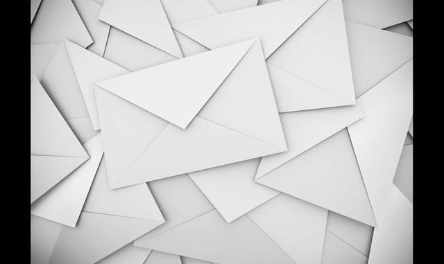 FOTO 6 | 5. Trabajadores de Correos. Coordinan, dirigen y supervisan los envíos o recibos de cartas o paquetes en Correos. Porcentaje de disminución: 20,9%. Sueldo anual: 71.670 dólares. Nº Empleados en EEUU en 2016: 14.200. Nº Empleados en EEUU en 2026: 