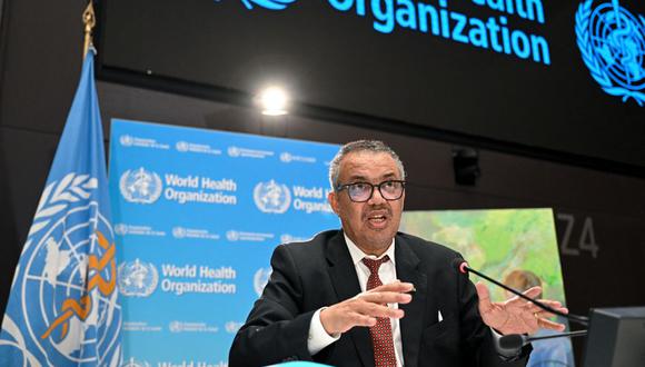 El jefe de la Organización Mundial de la Salud (OMS), Tedros Adhanom Ghebreyesus, habla durante una conferencia de prensa sobre el 75 aniversario de la Organización Mundial de la Salud en Ginebra, el 6 de abril de 2023. (Foto de Fabrice COFFRINI / AFP)
