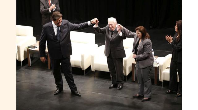 Los líderes de ambos partidos recibieron la bendición del líder histórico y fundador del PPC, Luis Bedoya Reyes.