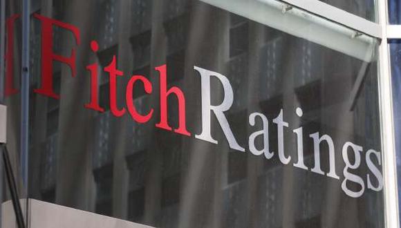 Fitch Ratings baja perspectiva crediticia de Chile a negativa