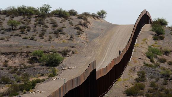 El presidente Donald Trump ha transferido fondos asignados al sector militar para pagar su muro fronterizo con México. (Foto: AFP)