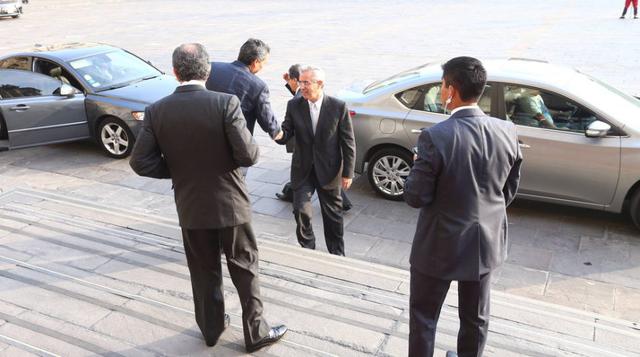 Fernando Andrade llega a Palacio de Gobierno.