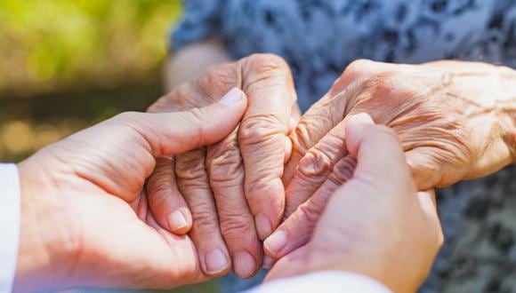 Los resultados ayudan a entender mejor la relación entre el proceso de envejecimiento cerebral y las enfermedades neurodegenerativas.(Foto referencial: Shutterstock)