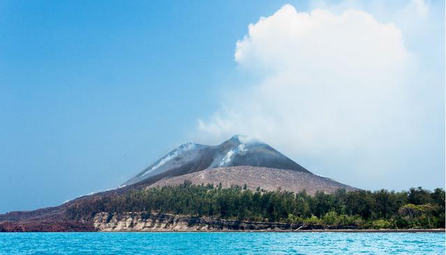 El volcán Krakatoa, también ubicado en Indonesia, fue el culpable de la muerte de más de 36,000 personas, el 26 de agosto de 1886. (Foto: Wikipedia Creative Commons)