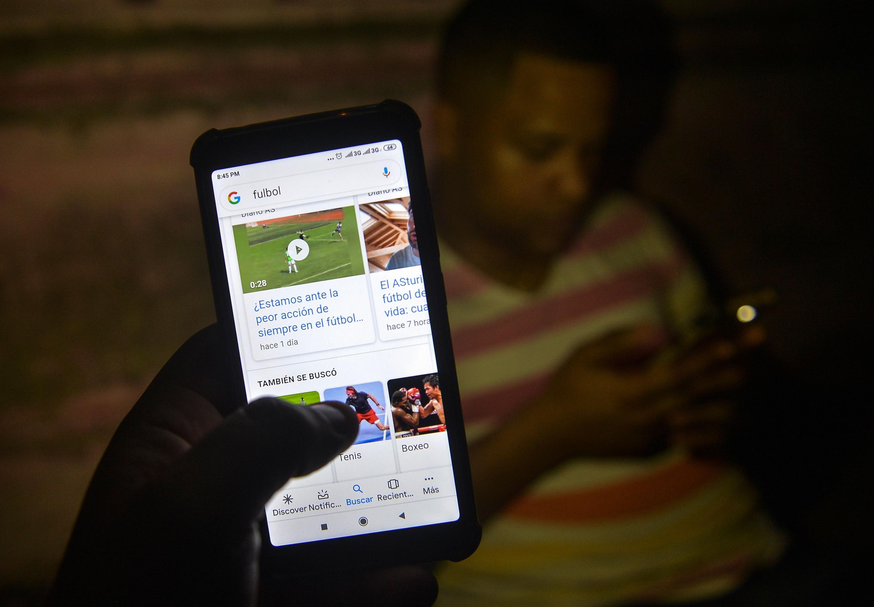 La velocidad del internet móvil se redujo durante la cuarentena. (Foto: AFP)