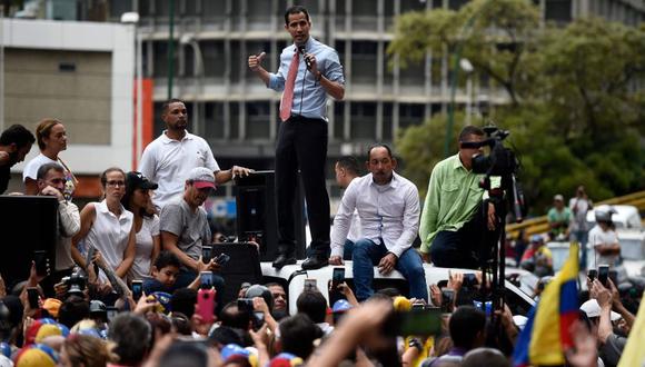 "Unidos y movilizados por el cese de la usurpación", señaló Juan Guaidó en Twitter. (Foto: AFP)