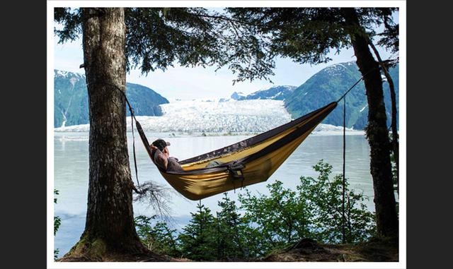 17.  Kammok Roo Hammock: esta hamaca es ideal para aventuras de verano.
