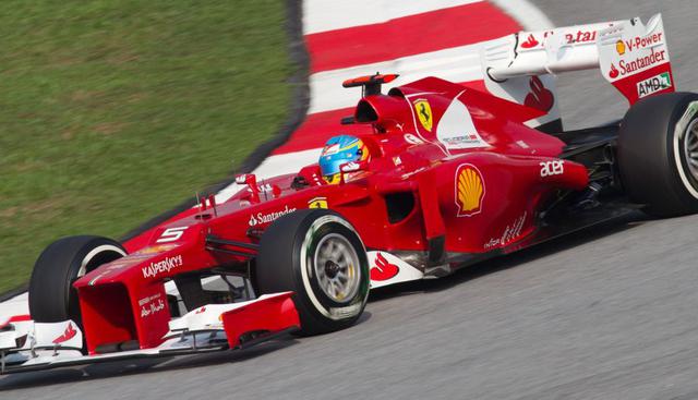 F2012 (2012) | El F2012 presentó algunos cambios aerodinámicos. Ferrari incorporó una abertura en la parte superior del chasis y mayores curvas en la tapa del motor, con el fin de conducir el aire hacia el difusor. (Wikipedia).