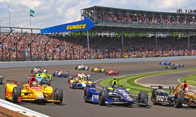 Cada vehículo utiliza un promedio de 22 galones de combustible durante la carrera.