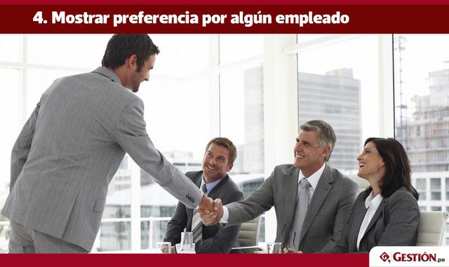 Quizá valore mucho el trabajo de algún empleado dedicado, o haya otro que le haga reír a carcajadas. O quizá uno de ellos sea un buen amigo. Sin embargo, existe una regla de oro: en la oficina, todos deben ser tratados por igual. Lo único que conseguirá a