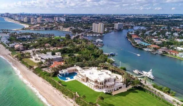 Ubicada cerca de Palm Beach, esta mega mansión fue construida para el magnate de la construcción de Massachusetts, Robert Pereira.