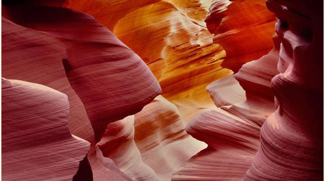 Cañón Antílope (Arizona, EE.UU.). No, no es Photoshop. Esta formación geológica de paredes arenosas ha tomado esta curiosa estructura tras miles de años de erosión debida a la lluvia y las inundaciones.