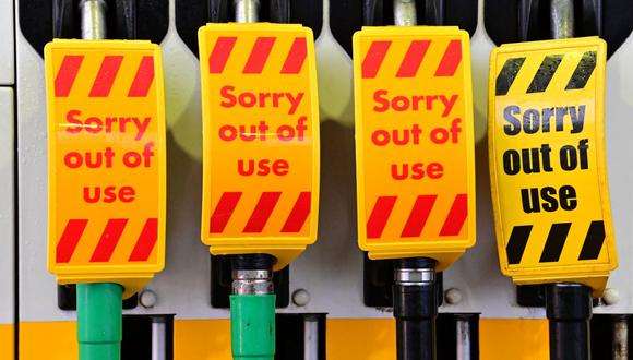 El gobierno británico insiste en que no. Y tiene razón, pero para poder mantener en funcionamiento las gasolineras del país, se requiere la coordinación de una gran cantidad de factores. Si uno o más falla, el sistema entero se viene abajo. (Foto: AFP).