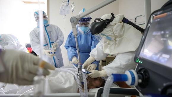 Confirman la muerte de un ciudadano peruano por el COVID-19 en Madrid. Imagen referencial de un hospital de Wuhan, China. (AFP).