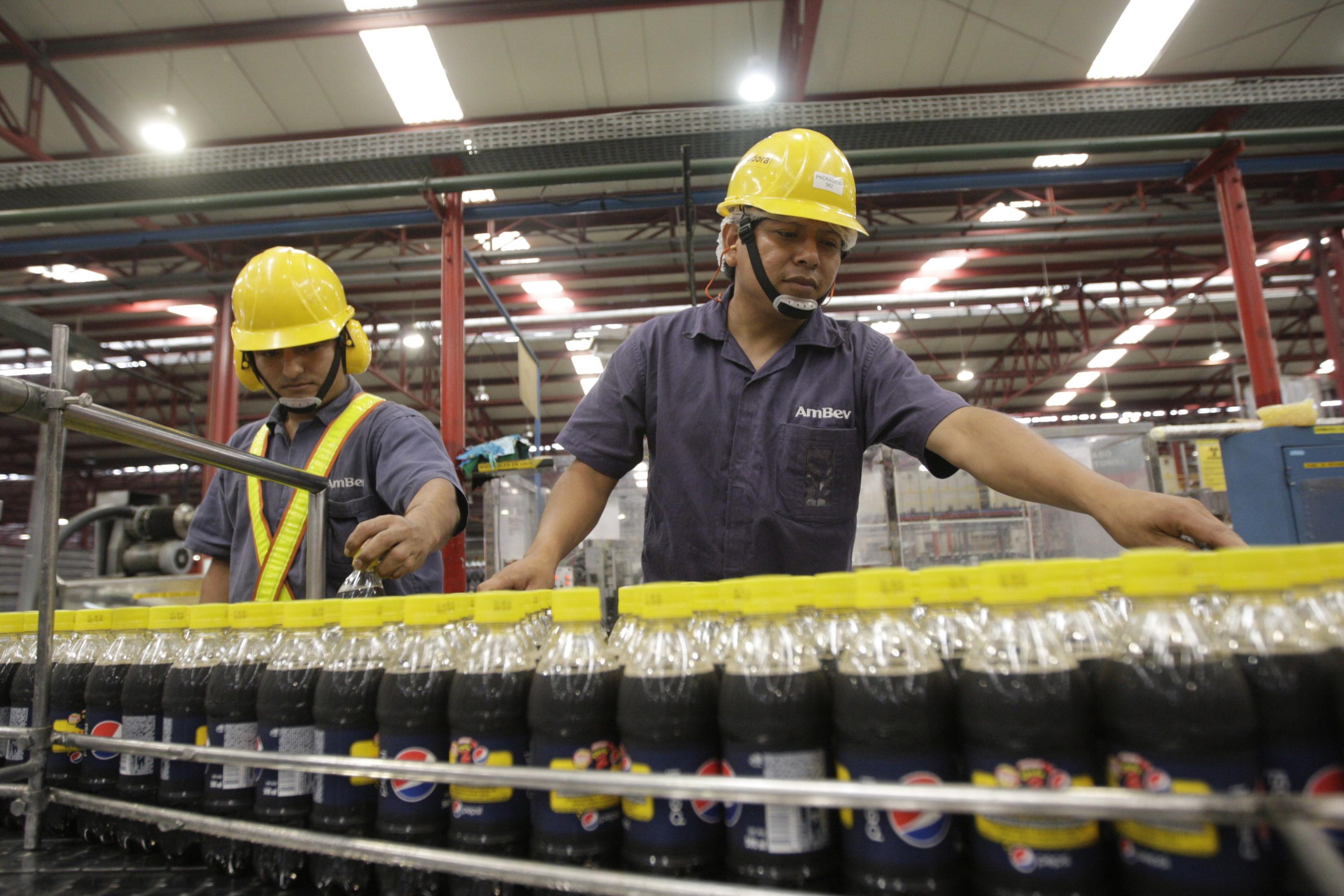 Foto 10 |  CBC adquiere planta de Ambev en Huachipa para potenciar presencia. Con ello, el Grupo CBC operará su segunda planta en el país. La primera se ubica en Sullana y se adquirió en el 2015. La adquisición permitirá a CBC producir en la planta de Huachipa las marcas Pepsi, 7Up, Evervess, Concordia y San Carlos, entre otras. Cabe precisar que CBC es también la compañía operadora de Beliv, empresa de  bebidas creadora de marcas como Petit, Frutaris, Jugazzo y Squiz, que también podrán ser producidas en la referida planta.