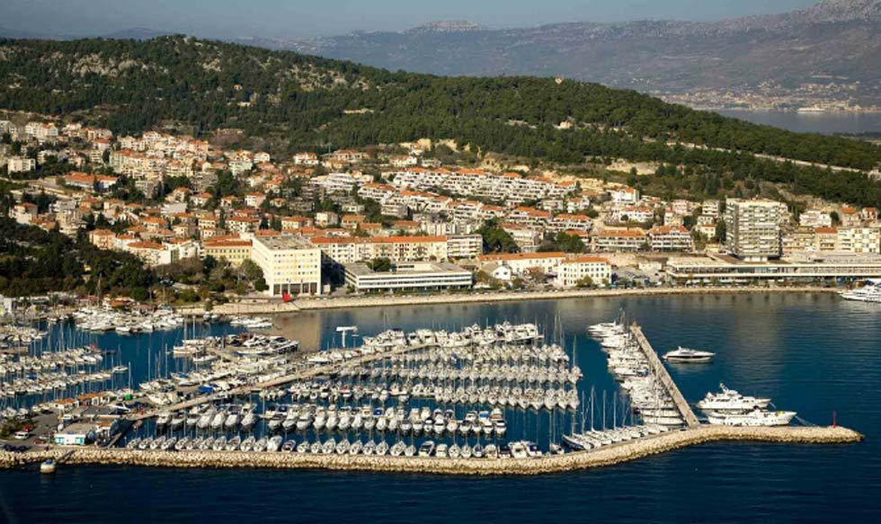ACI Marina Split, Croacia. ituado en la costa Adriática de Croacia, Split es una de las más hermosas ciudades costeras de Europa. Los más exigentes propietarios de yates están familiarizados con este lugar. Se mantiene abierto durante todo el año y tiene 
