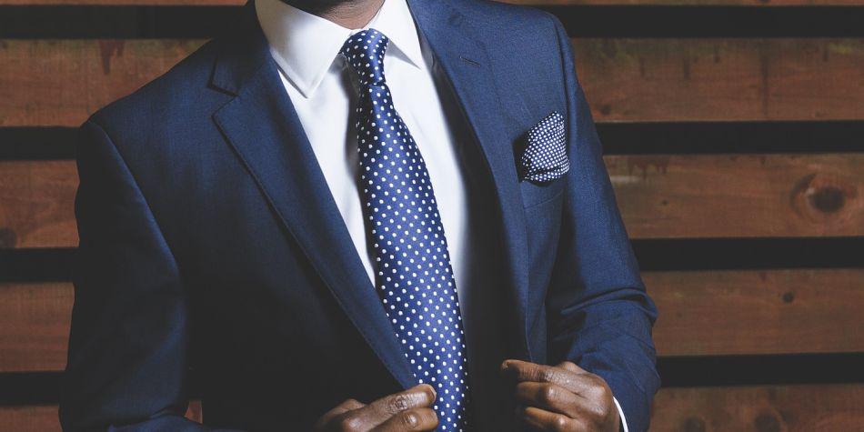 Vestir bien, con elegancia y estilo, siempre se ha considerado un punto a favor de los varones, más aún cuando quieren demostrar seguridad y confianza. (Foto: Pixabay)