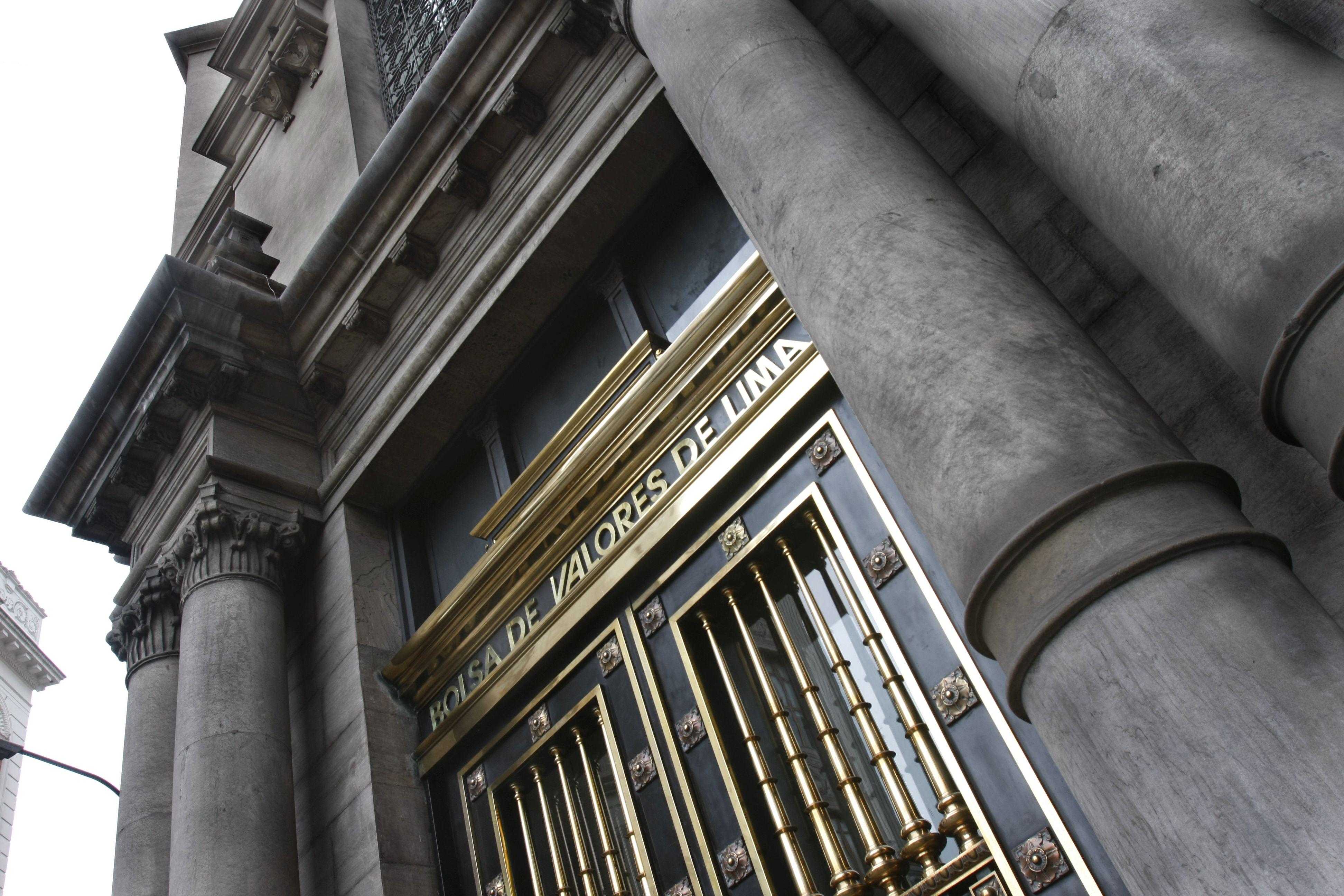 Por sectores, la BVL reportaba un alza generalizada en casi todos los rubros a excepción del de consumidor. (Foto: BVL)