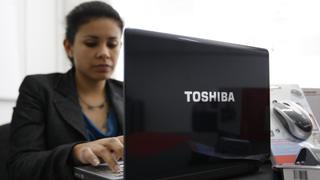 Japonesas Toshiba y Fujitsu negocian fusión de deficitarias filiales de computadoras