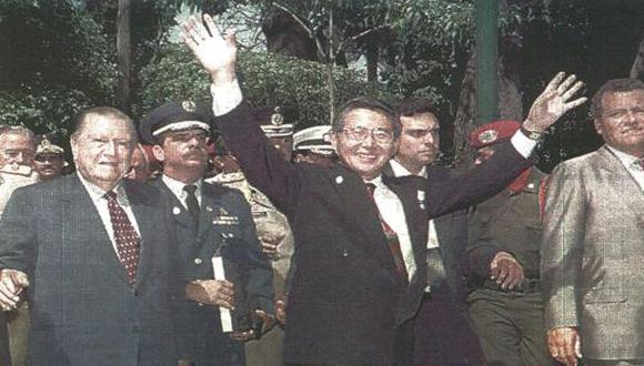 El presidente Fujimori hizo su ingreso al aeropuerto de Cumaná en compañía de su homólogo venezolano Rafael Caldera.