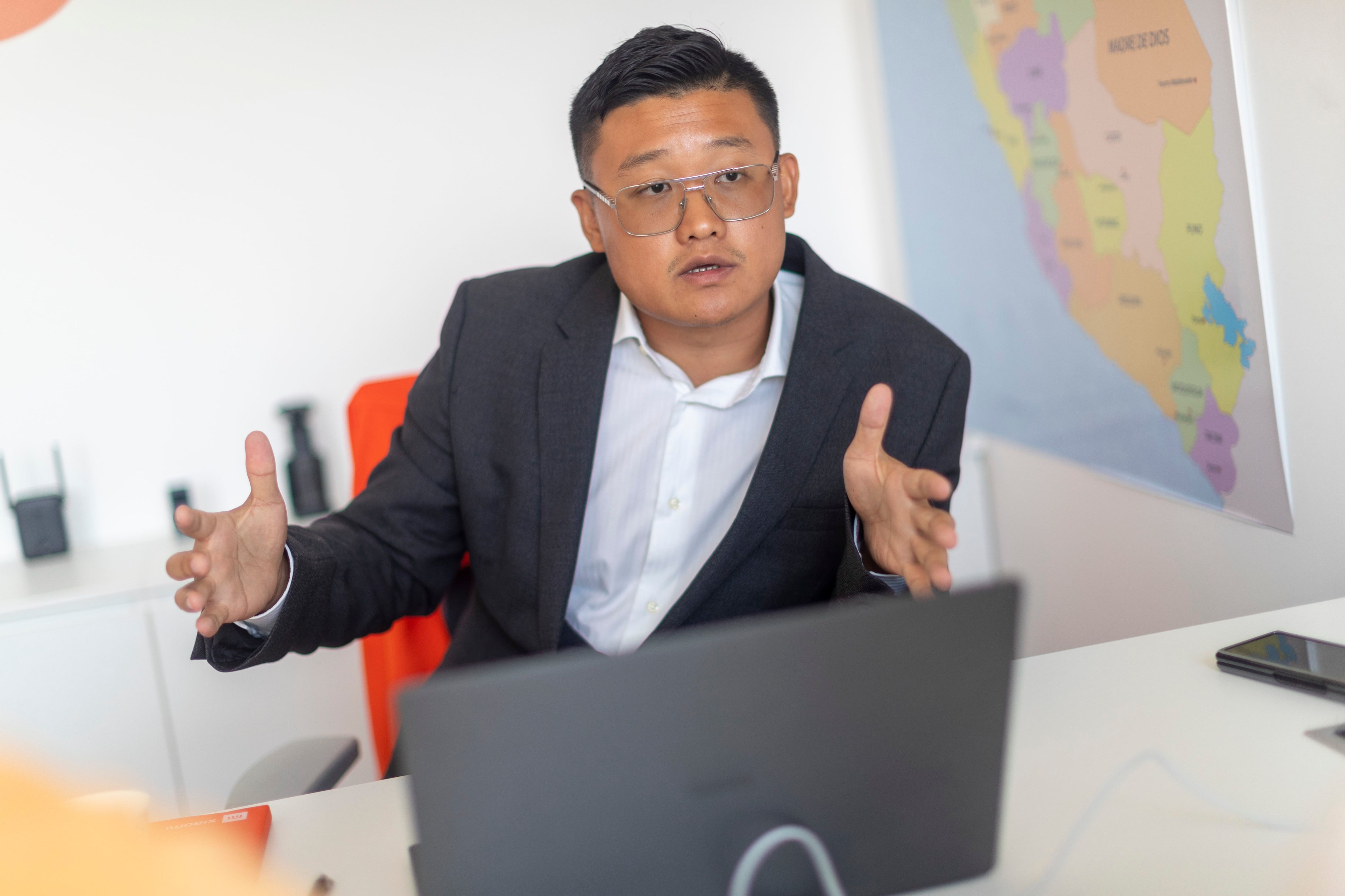 Tianshi Lv, Country Manager de Xiaomi en el Perú, sostiene que en el 2022 iniciaron una alianza de patrocinio con el club Alianza Lima y que este 2023 esta se mantendrá gracias a los buenos resultados que ha tenido.

FOTOS: RENZO SALAZAR