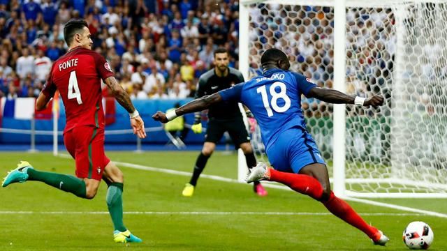 Ambas escuadras atacaron más por la banza izquierda. Francia la utilizó el 41%, mientras Portugal el 43%. La banda derecha fue utilizada el 33% por Portugal y el 31% por Francia. Por ello, Portugal generó 16 centros al área, contra 45 de Francia.