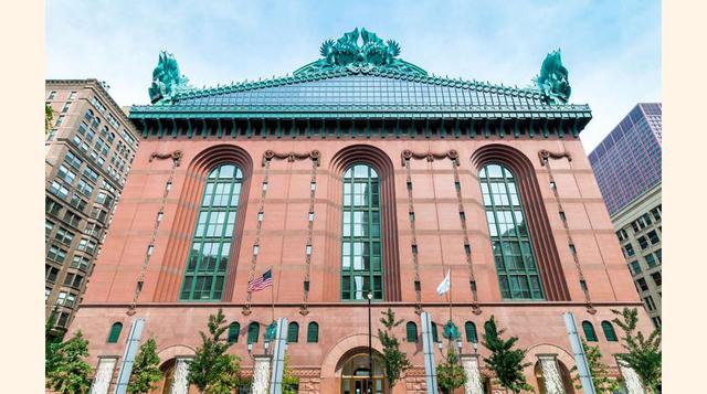 FOTO 7 | Harold Washington Library – Chicago, odiado por algunos y adorado por otros, esta construcción mezcla un estilo neoclásico con maneirismo y detalles en hierro y vidrio.