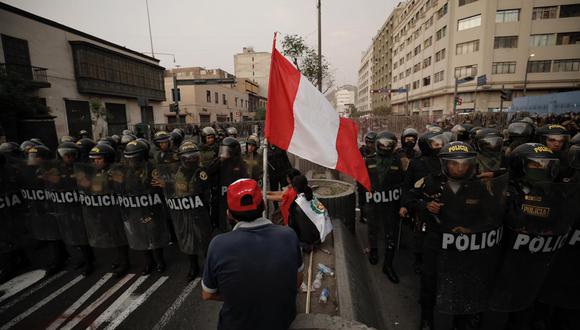 Policías se movilizan por el Centro de Lima ante las protestas (Foto: GEC)