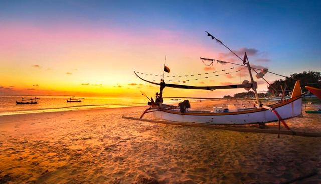 FOTO 4 | Indonesia
Al igual que sucede en Estados Unidos, en Indonesia también es imposible verlo todo en un solo viaje (o en este caso incluso en muchos). Este país está compuesto por más de 17.000 islas, de las cuales solo una tercera parte están habitadas, por lo que tendrás que limitarte a visitar solamente aquellas que más te interesan. Bali es una de las mejores opciones para comenzar o terminar tu recorrido por Indonesia, ya que es una de las islas más turísticas . (Foto: 123 RF)