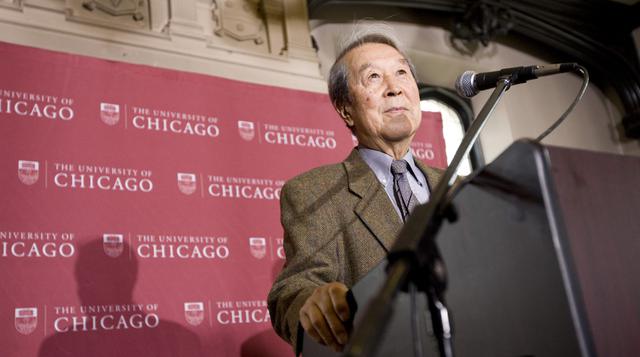 2008: Yoichiro Nambu (Estados Unidos), Makoto Kobayashi y Toshihide Maskawa (Japón) por sus investigaciones sobre la formación del universo. (Foto: AFP)