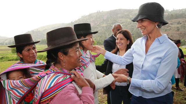 Christine Lagarde se identificó con los comuneros y artesanos en Ayacucho.