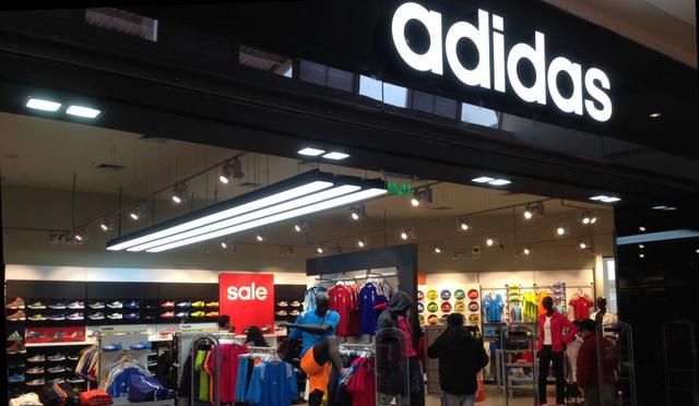 Adidas abrió su primera tienda concepto de barrio Neighborhood, en el Real Plaza de Trujillo. El nuevo establecimiento de Adidas Primera tienda Neighborhood ropa de calle de la marca, que solo se encuentra en las grandes ciudades del mundo, se ubicará en 