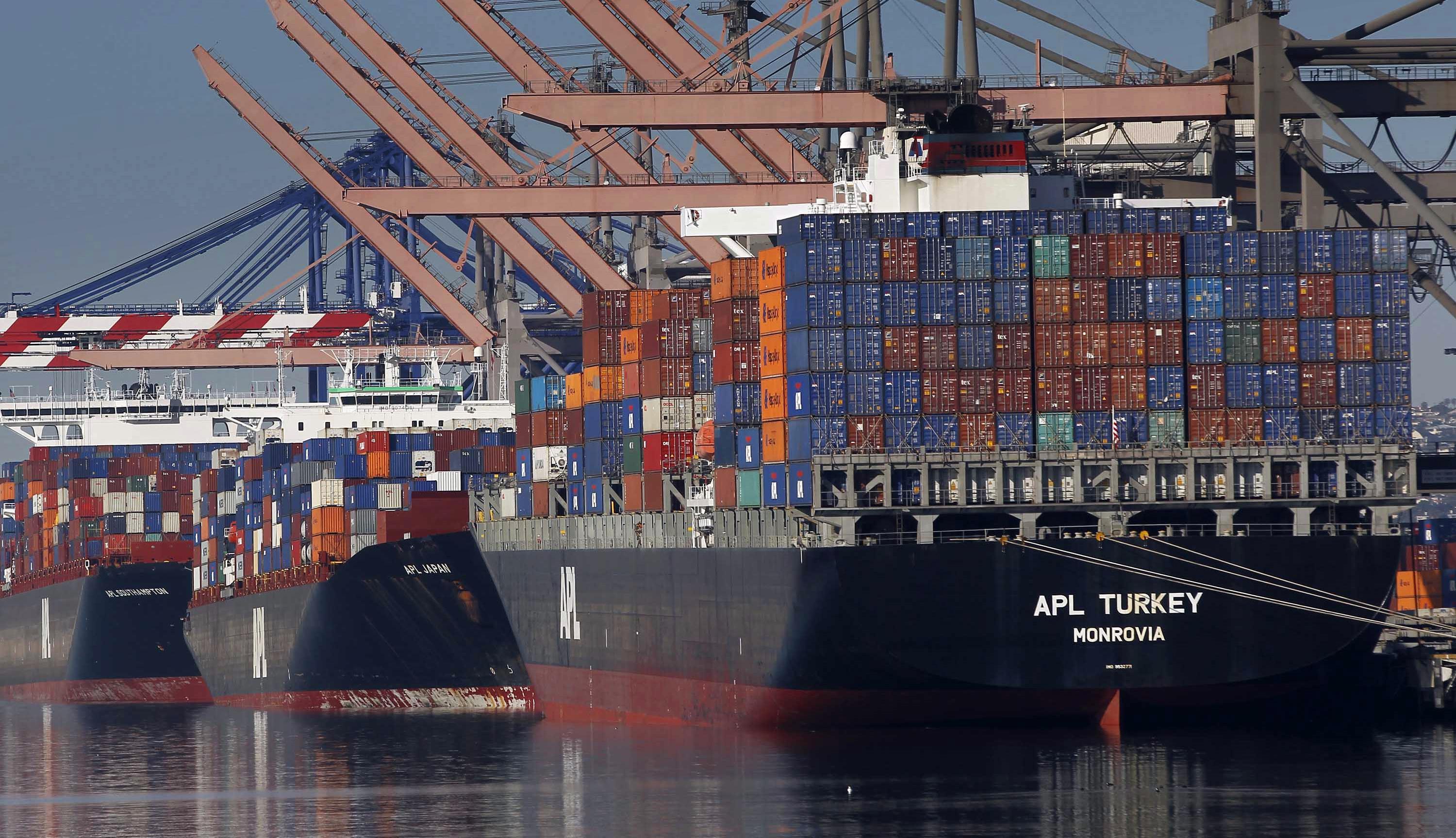 Buques con importaciones china arriban al puerto de Los Ángeles. (Foto: AP)