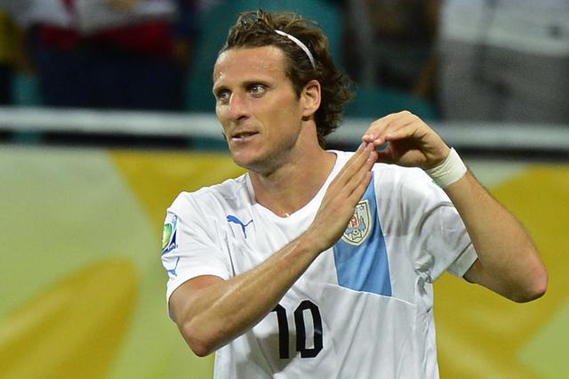 FOTO 5 | DIEGO FORLÁN El delantero uruguayo, que pasó por Villarreal y Atlético de Madrid, procede de una familia de mucho dinero, que tiene negocios tanto en Uruguay como en el exterior. No hay que olvidar que su padre, Pablo, fue una leyenda en Peñarol. (Foto: afp)