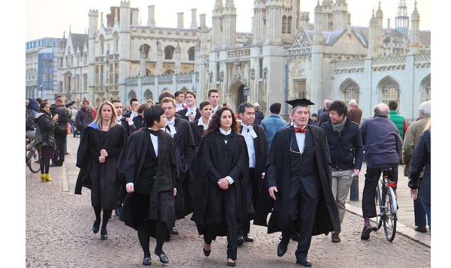 Universidad de Cambridge: Doctorado en Negocios US$ 332.000. Aunque el programa se encuentra todavía en fase de propuesta, un Doctorado en Negocios en la Universidad de Cambridge tendrá una duración de cuatro años y un costo de US$ 332,000 (314 mil euros)