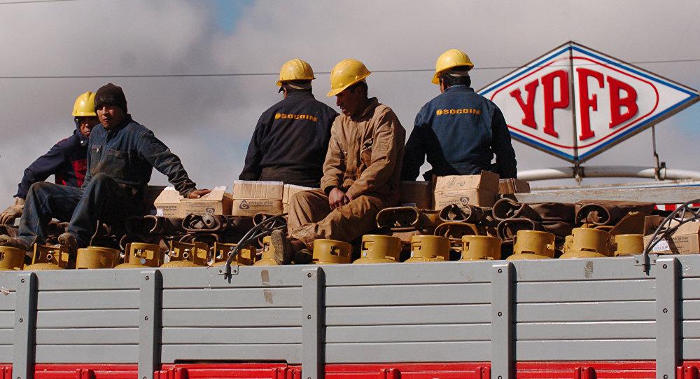 La petrolera nacional del país altiplánico: Yacimientos Petrolíferos Fiscales Bolivianos (YPFB). (Foto: AP)
