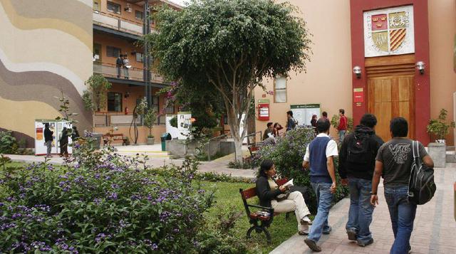 Sábado 3. La Superintendencia Nacional de Educación Superior Universitaria (Sunedu) otorgó a &quot;Universidad Antonio Ruiz de Montoya&quot;:http://gestion.pe/empleo-management/sunedu-otorgo-licenciamiento-nueva-universidad-peruana-2191564 la licencia ins