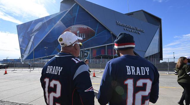 El Super Bowl es un evento deportivo que mueve millones de dólares, no solo en los temas de publicidad. (Foto: AFP)