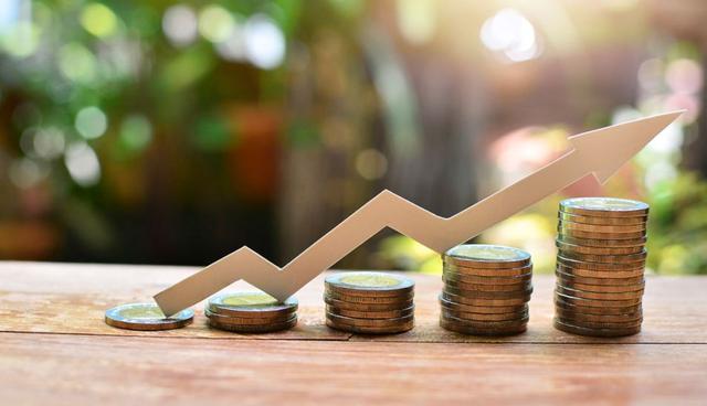 FOTO 26 | 26. Cómo empezar a invertir
A los treinta años tal vez todavía no tienes tanto dinero para sentirte como el Lobo de Wallstreet, pero ya debes saber los básicos de la inversión, los principios para hacer crecer tu dinero y algunas ideas para invertir tus primeros ahorros. Si ya estás más avanzado en este juego, tal vez también ya sabes algo sobre bienes raíces y entiendes cómo comprar una casa o departamento como inversión.