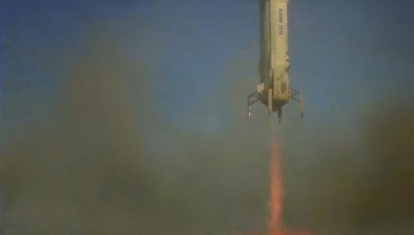 Blue Origin dijo que Bezos y su hermano Mark viajarán en el primer vuelo tripulado del cohete New Sheperd de la compañía. (Foto: AFP)