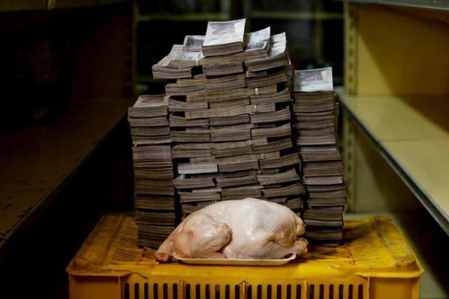 FOTO 3 | 2,4 kg de pollo equivalen a 14.600.000 bolívares o 1,94 euros  (FOTO: REUTERS)