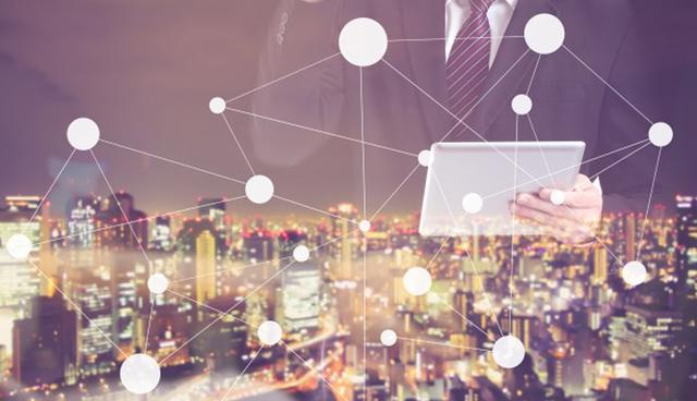 Foto 3 | LA TECNOLOGÍA ES TU MEJOR ALIADA: La tecnología es fundamental para los emprendedores que se encuentran en fase de crecimiento y es una gran herramienta de mejora en los procesos de producción, organización, ventas, cobranzas, entre otros. Por ejemplo, la plataforma de innovación empresarial “Súmate Al Éxito”, brinda a los emprendedores que son parte de su espacio de trabajo una app donde pueden reservar sus salas de reuniones, ver estado de correspondencia, brindar instrucciones a su secretaria, ver las llamadas recibidas y además  obtienen un número telefónico empresarial con central telefónica incorporada.  (Foto: Freepik)