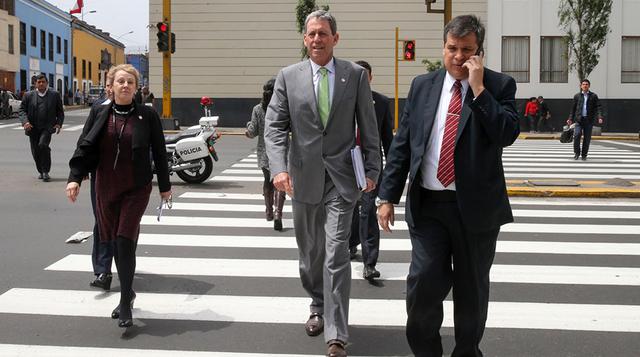 Finanzas públicas. Credicorp Capital espera un déficit fiscal en torno de 2.5% del PBI en 2017, en línea con la meta fiscal del gobierno. “A pesar de su impacto negativo sobre la demanda interna, los recortes de gasto público (cayó 12.7% el cuarto trimest