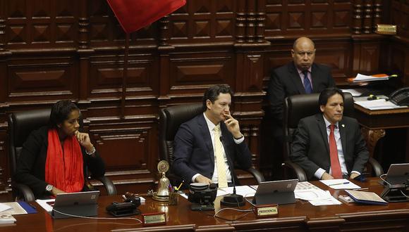 "Si lo que intentan es frustrar a su propio ministro para que esta ley no se apruebe díganlo abiertamente, pero no frustren la sesión" pidió Salaverry a la bancada de Peruanos por el Kambio. (Foto: GEC/ Video: Congreso)