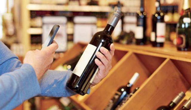 FOTO 4 | 4. Buscador de precios. Pew Research Center encontró que esta generación ama comprar, pero antes de hacerlo investiga, compara precios y busca tomar la mejor decisión. Este grupo de personas han adoptado muy bien la tecnología, por lo que un buscador de precios es un recurso muy usado por ellos. Crea un sitio web que ayude a tus usuarios a comparar precio, calidad y disponibilidad de ciertos productos. Mientras más información recabes, mejor. Agrega reseñas, videos y contenido multimedia para que tus consumidores tengan toda la información que buscan en un sólo lugar.