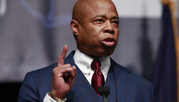 El alcalde de Nueva York, Eric Adams, habla durante la Convención de nominación estatal del Partido Demócrata de Nueva York, el 17 de febrero de 2022. (Foto de KENA BETANCUR / AFP).