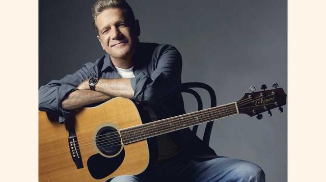 Glenn Frey. Guitarrista y vocalista principal de Eagles, Frey es un ícono mundial de la música. Éxitos de la banda californiana como “Take it easy” y “Witchy woman” llevan su voz como sello principal. Frey falleció el 18 de enero a los 67 años en la ciuda