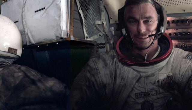 FOOT 2 | El cielo negro
"Nos tomamos un instante para mirar el cielo negro, un cielo totalmente negro. El sol brilla pero no se refleja en la superficie, no hay difusión, no hay reflejo, un cielo totalmente negro, y vemos otro planeta: la Tierra (...) Uno comienza a imaginar que millones de personas viven en ese planeta y no se dan cuenta de su fragilidad". (Alan Shepard, Apolo 14) (Foto: wehackthemoon)