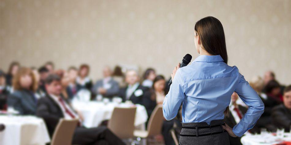 Expertos en el tema aconsejan seguir ciertos tips para convertirnos en un buen orador. (Foto: Pixabay)