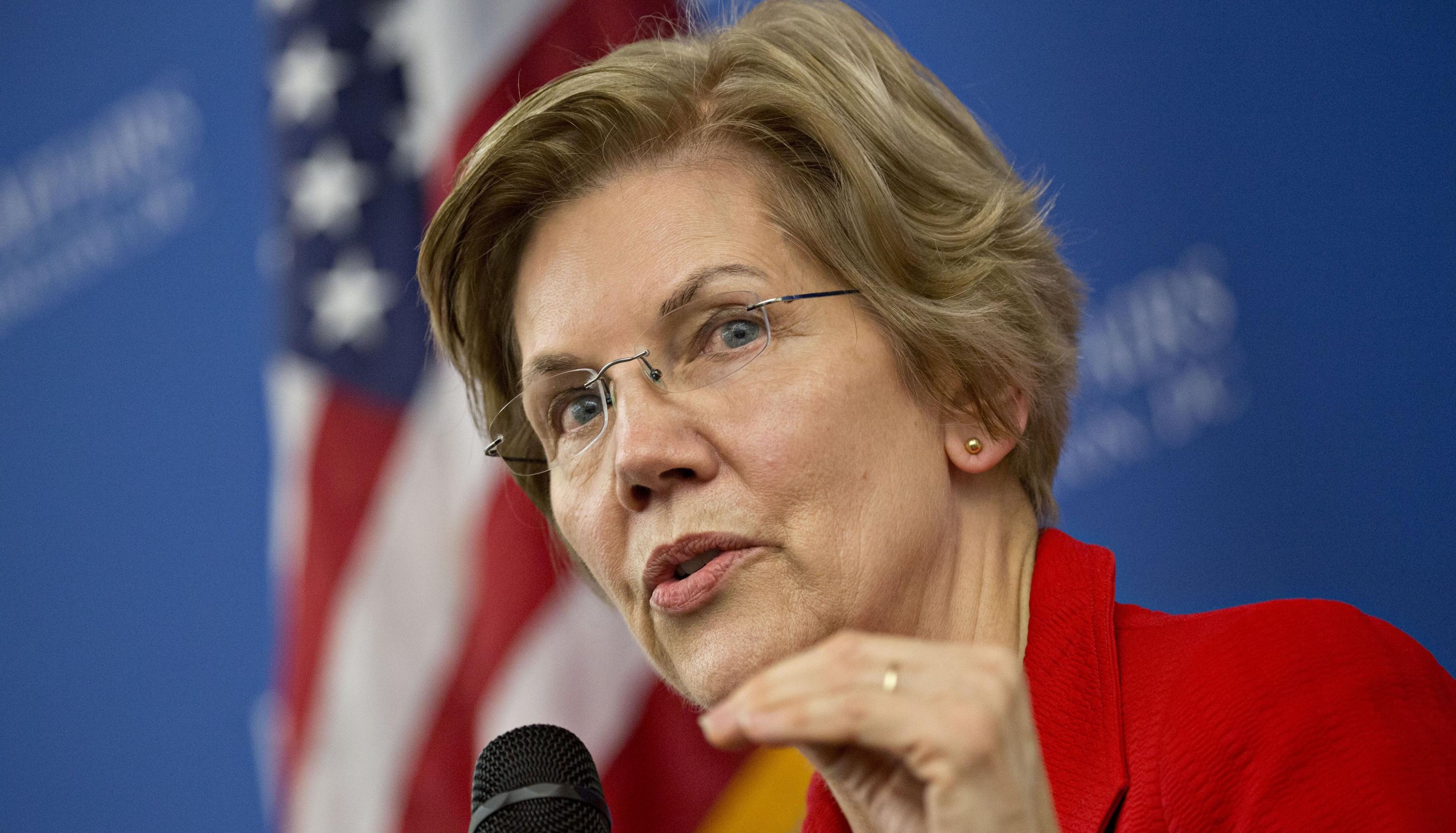 Elizabeth Warren, senadora por Massachusetts, ha advertido de que otra crisis financiera podría devastar a Estados Unidos, por lo que propone un plan que “podría evitarlo”. (Foto: Bloomberg).